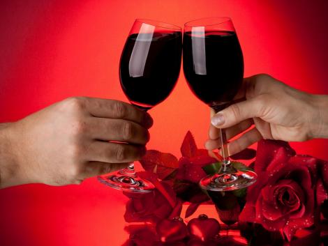 valentine-red-wine-cheers